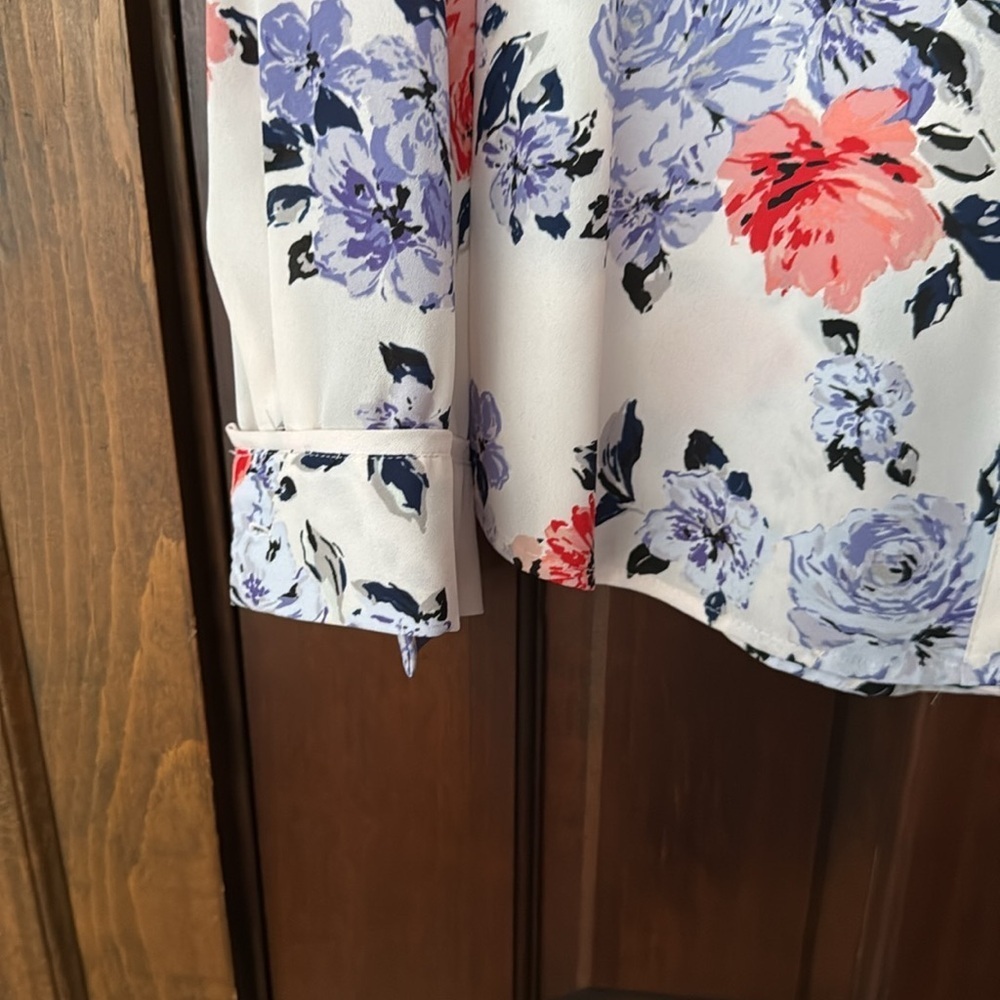 Candie’s Floral Long Sleeve Button Down Blouse - Picture 3 of 9